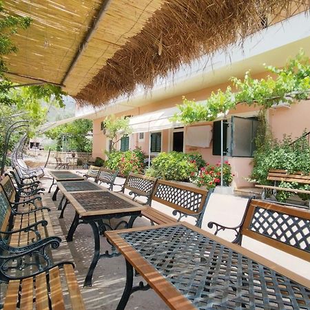Oasis Hostel Himare Exterior foto